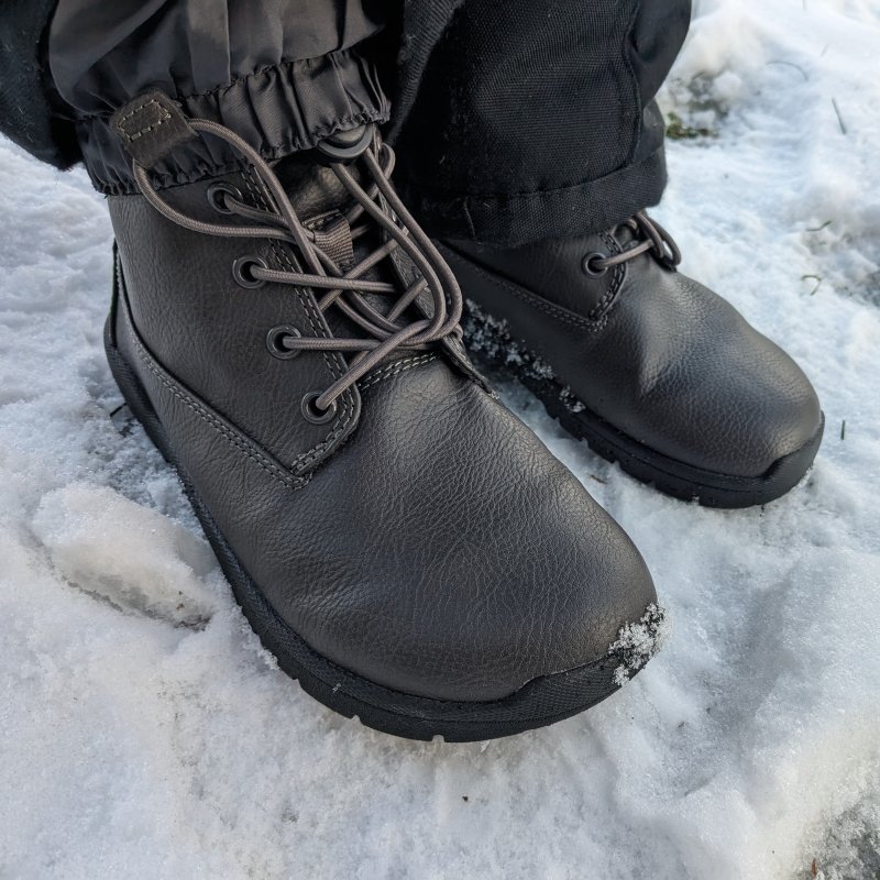 Feelgrounds Patrol kids vegan winter barefoot boots being worn on the snowy ground
