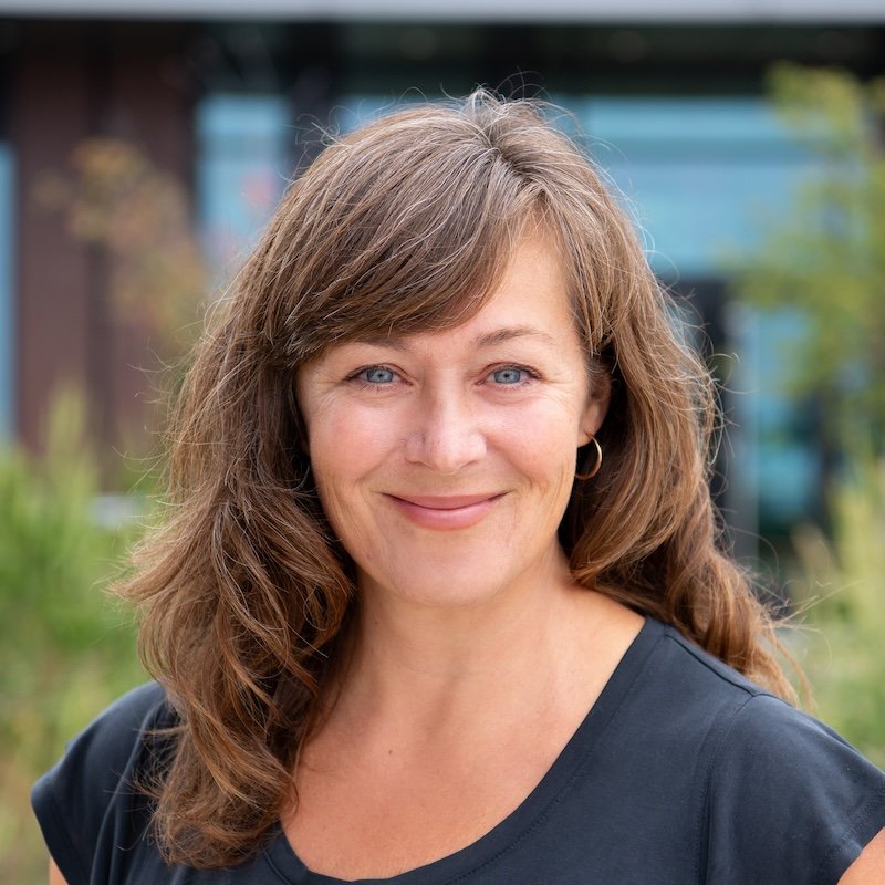 A headshot of Katy Bowman, biomechanist, author, and early proponent of minimalist shoes