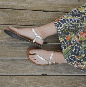 Unshoes saffron stock photo in platinum
